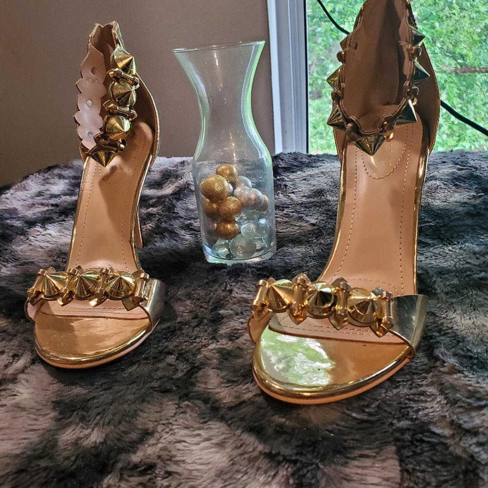 Heels - Picture 2 of 5